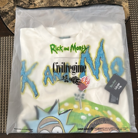 RICK AND MORTY'S CHAOS AMERICAN CLASSIC OVERSIZED TEE IN BUTTER - Picture 11 of 12